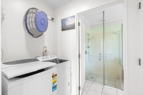 Photo of property in 7/28a Godley Road, Green Bay, Auckland, 0604