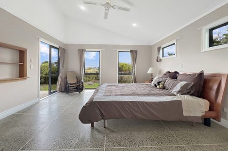 Photo of property in 10 Pohutukawa Avenue, Kaiaua, Pokeno, 2473