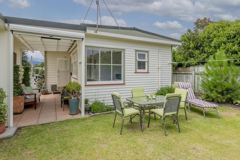 Photo of property in 15 The Avenue, Otaki Beach, Otaki, 5512