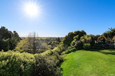Photo of property in 156 Bleakhouse Road, Mellons Bay, Auckland, 2014