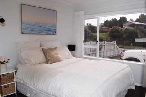 Photo of property in 52 Norfolk Crescent, Otaki Beach, Otaki, 5512