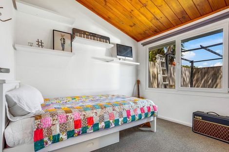 Photo of property in 1/6a Sunnynook Road, Sunnynook, Auckland, 0620