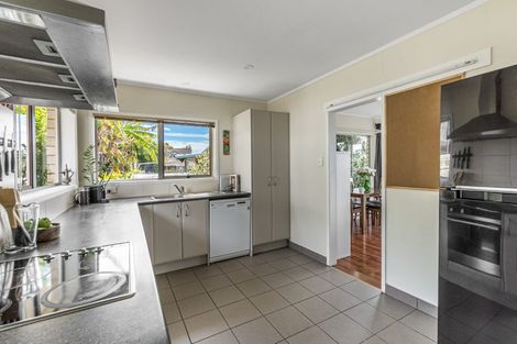 Photo of property in 2/12 Girrahween Drive, Totara Vale, Auckland, 0629