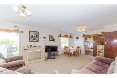 Photo of property in 62 Ocean View Road, Northcote, Auckland, 0627