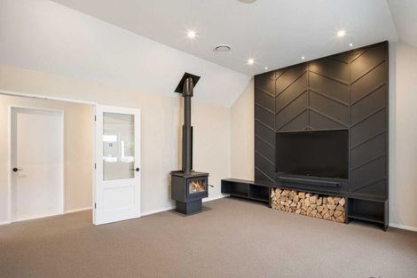 Photo of property in 3 Fieldmoor Place, Parklands, Christchurch, 8083