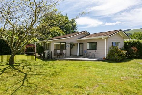 Photo of property in 18 Irwin Place, Kinloch, Taupo, 3377