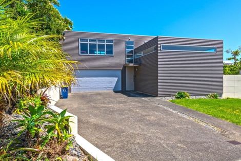 Photo of property in 77 Kittiwake Drive, Schnapper Rock, Auckland, 0632
