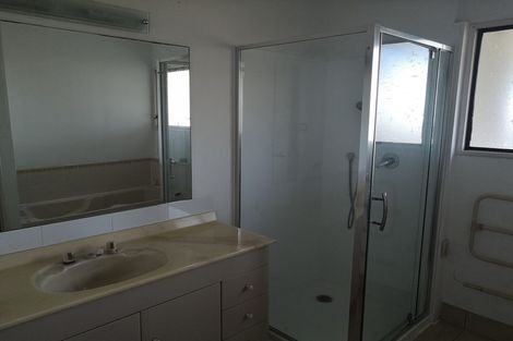 Photo of property in 18 Prince Regent Drive, Half Moon Bay, Auckland, 2012