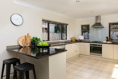 Photo of property in 135 Centreway Road, Orewa, 0931