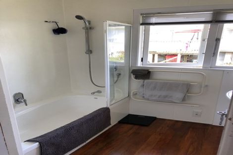 Photo of property in 17 Vandeleur Avenue, Birkdale, Auckland, 0626