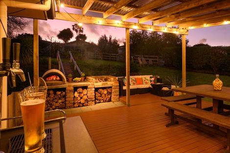 Photo of property in 5 Gavinike Place, Waimauku, 0812