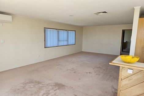 Photo of property in 1/979 Beach Road, Torbay, Auckland, 0630