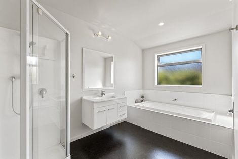 Photo of property in 73 Montgomery Crescent, Kinloch, Taupo, 3377