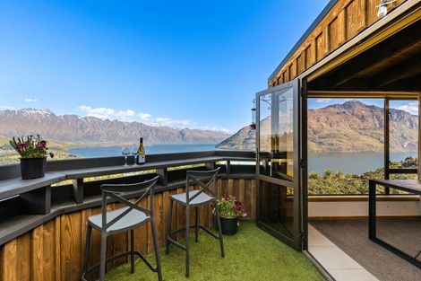 Photo of property in 138a Wynyard Crescent, Fernhill, Queenstown, 9300