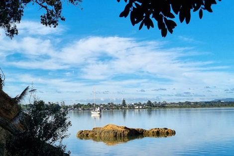 Photo of property in 15a Chatham Avenue, Paremoremo, Auckland, 0632