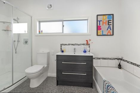 Photo of property in 11 Beacon Hill Road, Strathmore Park, Wellington, 6022