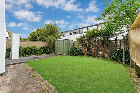 Photo of property in 12 Vitex Lane, Henderson, Auckland, 0612