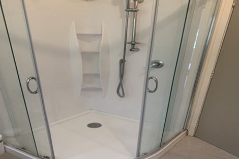 Photo of property in 1 Laingholm Drive, Laingholm, Auckland, 0604