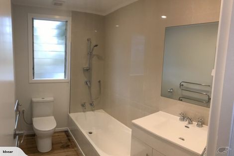 Photo of property in 2/4 Sydney Street, Hauraki, Auckland, 0622