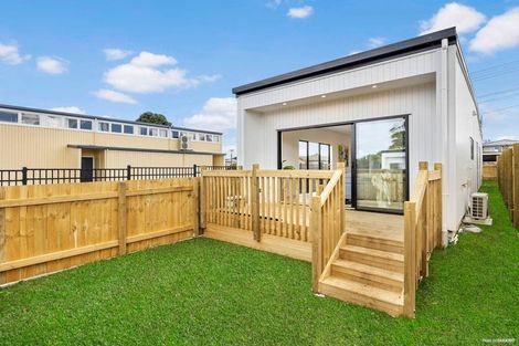 Photo of property in 63 Flanshaw Road, Te Atatu South, Auckland, 0610