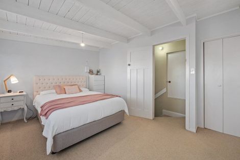 Photo of property in 8 Tiri Road, Milford, Auckland, 0620