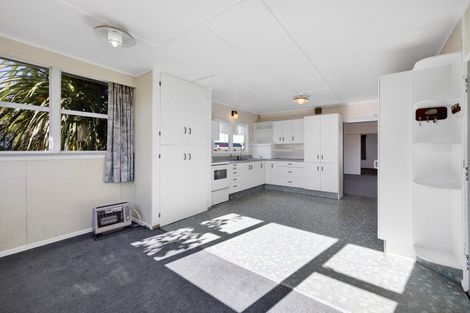 Photo of property in 124 Glover Road, Hawera, 4610