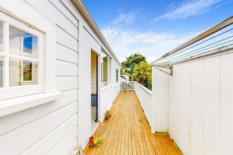 Photo of property in 51 Aurora Terrace, Kelburn, Wellington, 6012