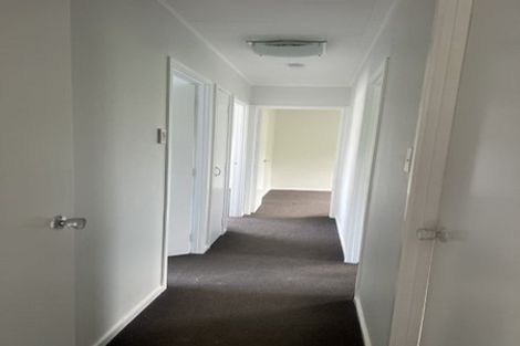 Photo of property in 9 Bishop Street, Green Bay, Auckland, 0604