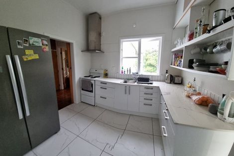 Photo of property in 100 Kelburn Parade, Kelburn, Wellington, 6012