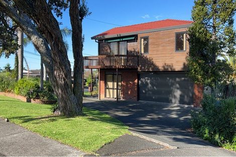 Photo of property in 1/994 Beach Road, Torbay, Auckland, 0630