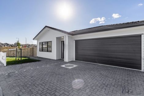 Photo of property in 9 Konoba Avenue, Kumeu, 0810