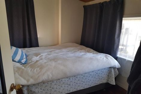 Photo of property in 942 East Coast Road, Northcross, Auckland, 0630