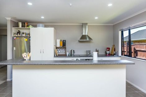 Photo of property in 6 Mcewen Crescent, Riverstone Terraces, Upper Hutt, 5018