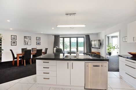 Photo of property in 56 Sunrise Drive, Seaward Bush, Invercargill, 9812