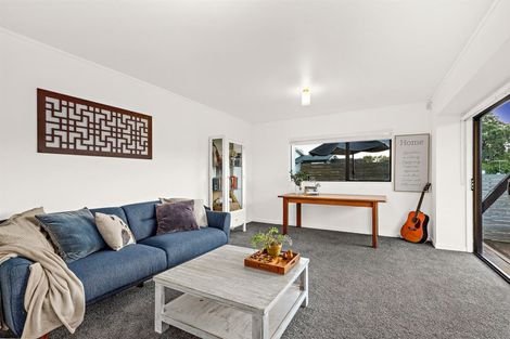 Photo of property in 2/6 Braemar Road, Rothesay Bay, Auckland, 0630