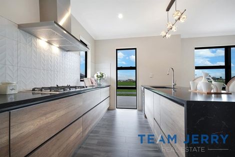 Photo of property in 4 Gertrude Cole Road, Clarks Beach, 2122