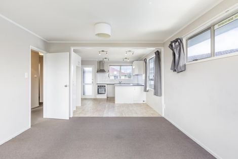 Photo of property in 32 Burundi Avenue, Clendon Park, Auckland, 2103