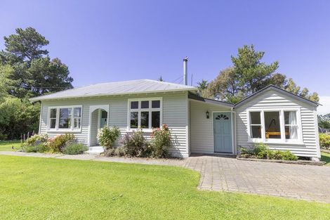Photo of property in 17 Hekeao Road, Surrey Hills, Ashburton, 7778