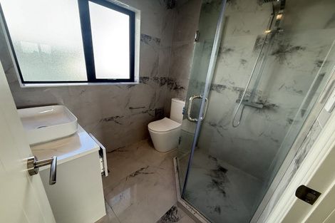 Photo of property in 2e Convair Crescent, Mangere, Auckland, 2022