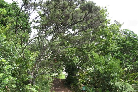 Photo of property in 132 Island Bay Road, Beach Haven, Auckland, 0626