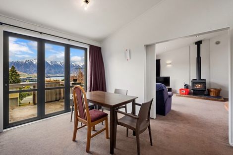 Photo of property in 6 Wynyard Crescent, Fernhill, Queenstown, 9300