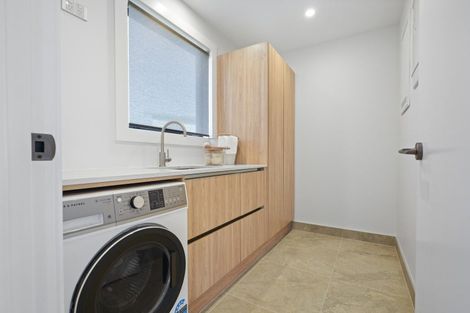 Photo of property in 21 Fred Carr Place, One Tree Point, 0118