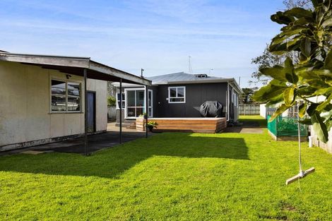 Photo of property in 464 South Road, Omata, New Plymouth, 4374
