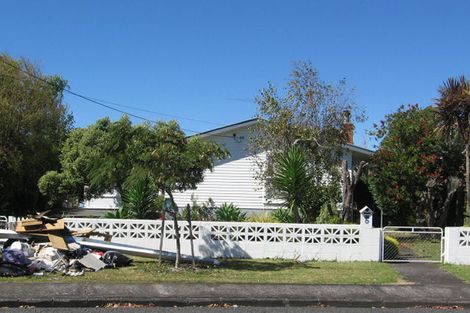 Photo of property in 86 Cobham Crescent, Kelston, Auckland, 0602