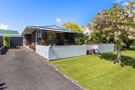 Photo of property in 1a Hunter Place, Merrilands, New Plymouth, 4312
