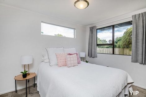 Photo of property in 44 Colchester Crescent, Newlands, Wellington, 6037