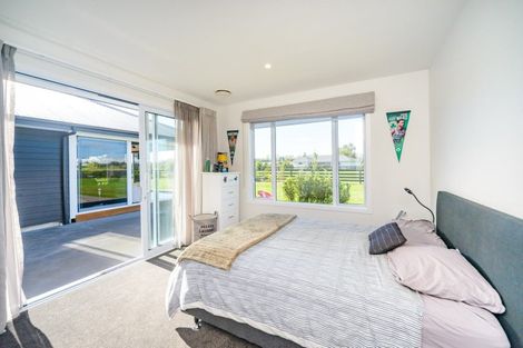 Photo of property in 33 Hartwell Drive, Kelvin Grove, Palmerston North, 4470