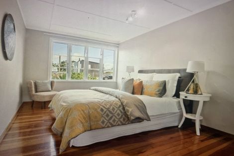 Photo of property in 21 Fairfax Avenue, Northcote, Auckland, 0627