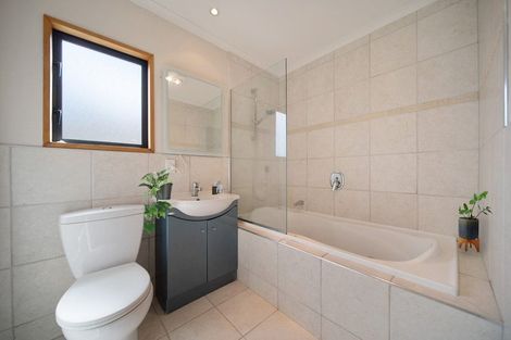 Photo of property in 25 Brooke Ridge Rise, East Tamaki Heights, Auckland, 2016