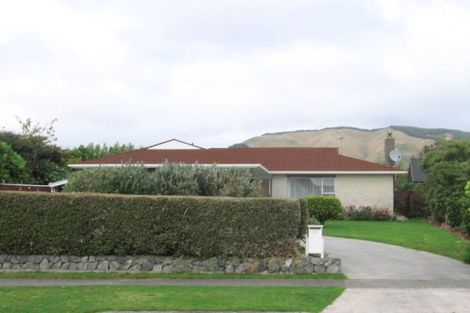 Photo of property in 24 Rewarewa Crescent, Waikanae, 5036